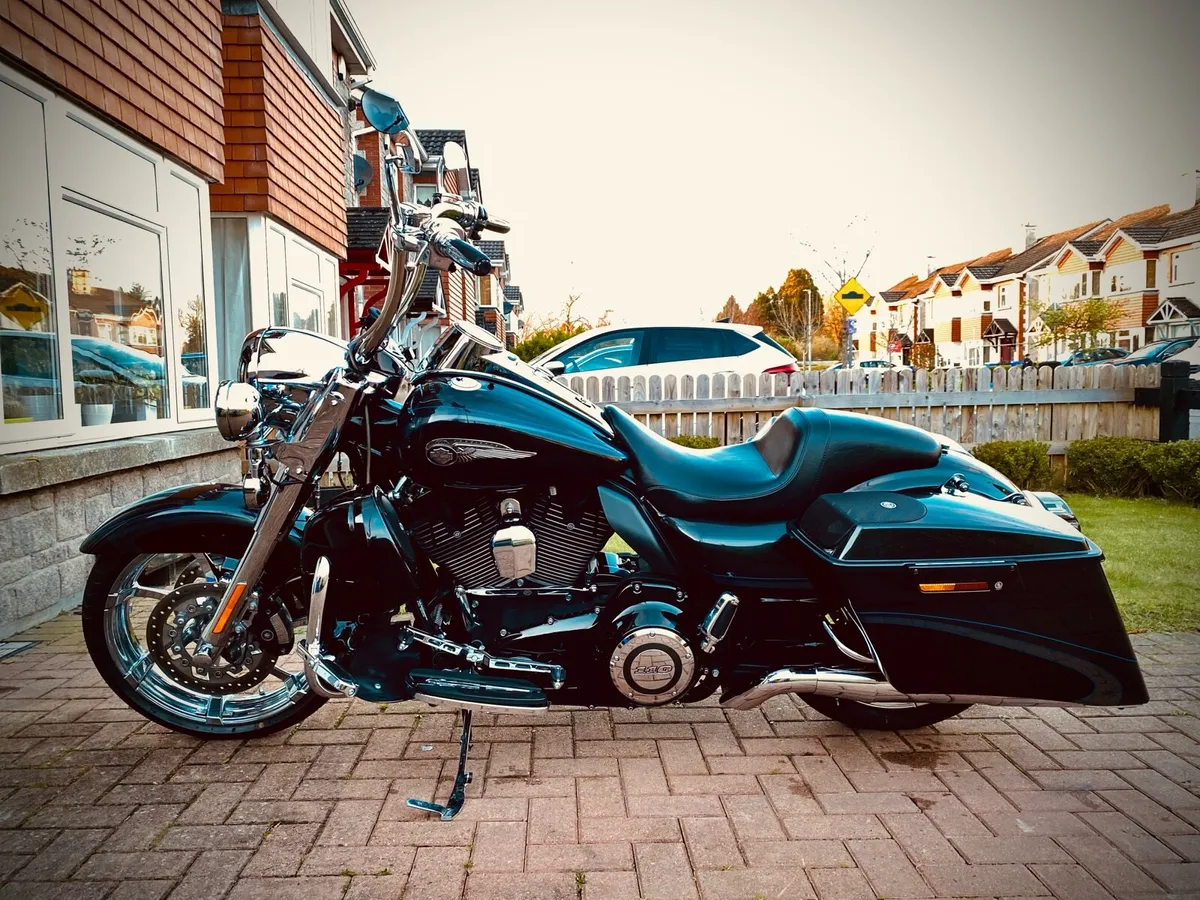 Harley Davidson Flhrse5 CVO Road King - Image 2