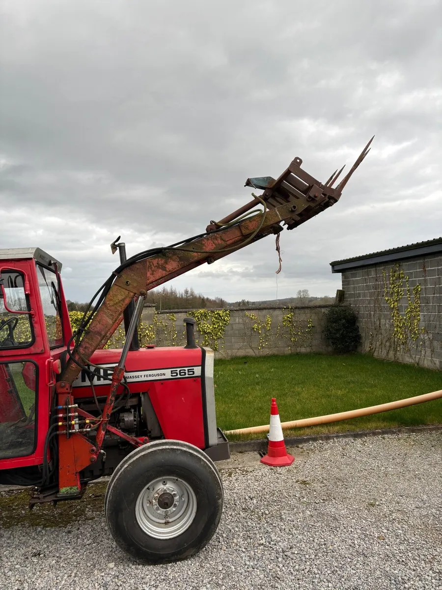 Massey front loader - Image 1