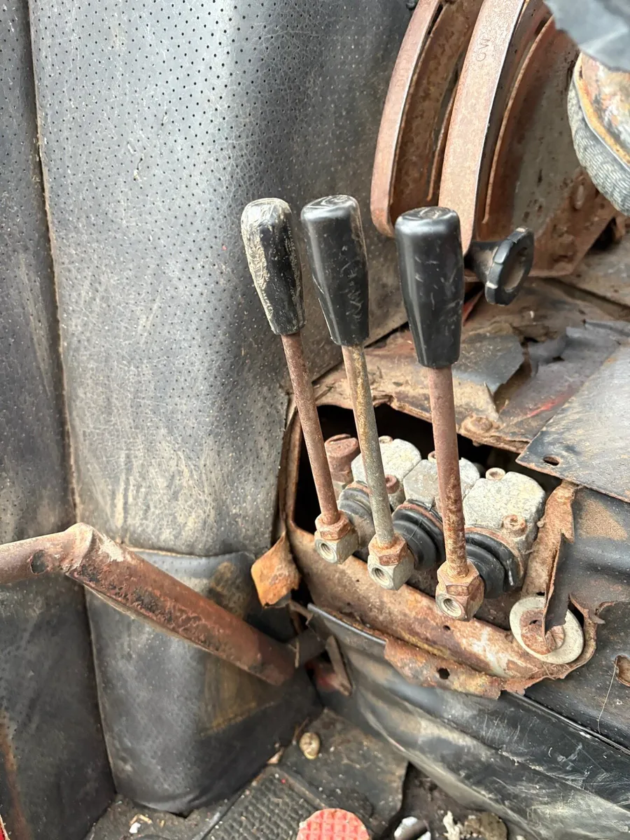 Massey front loader - Image 3