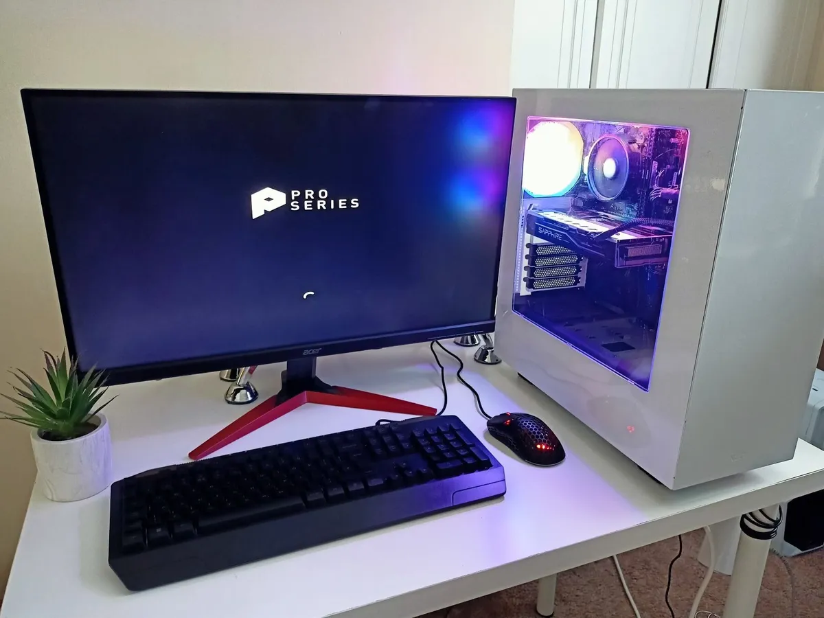 Gaming PC with Monitor keyboard and mouse - Image 3