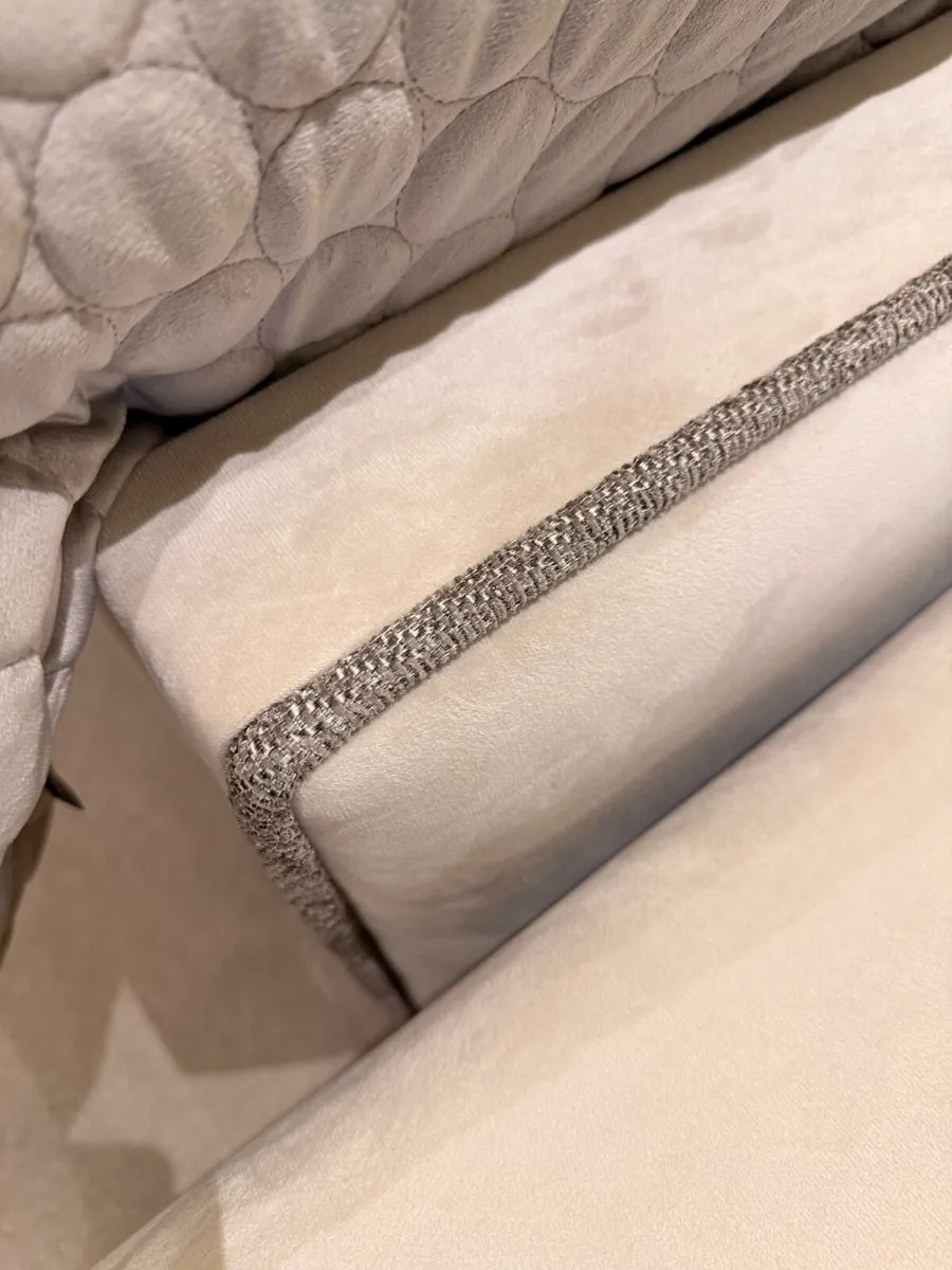 Custom made luxury beds and bedrooms - Image 4