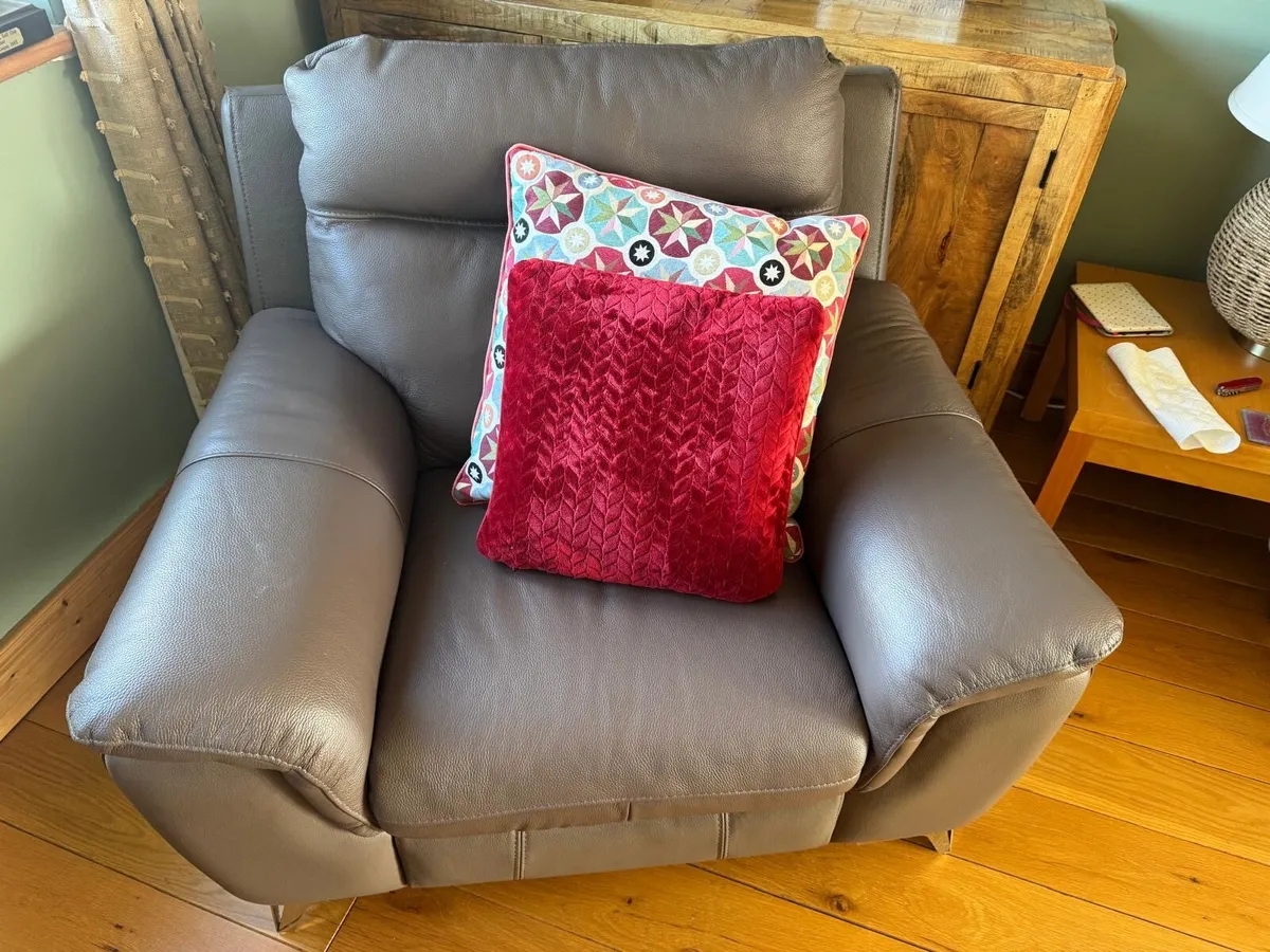 Sitting room suite - Image 2