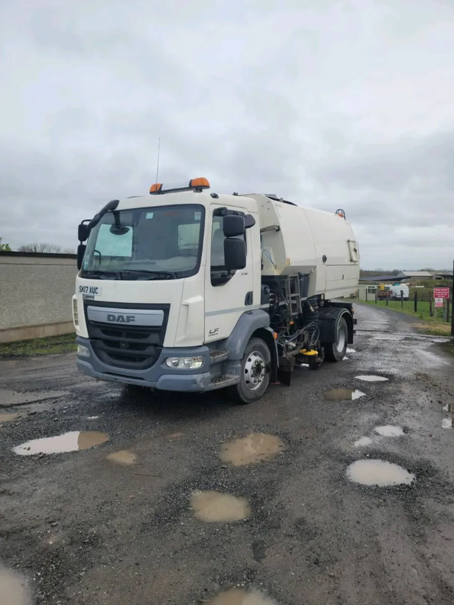 2017 DAF Johnston Road Sweeper - Image 2