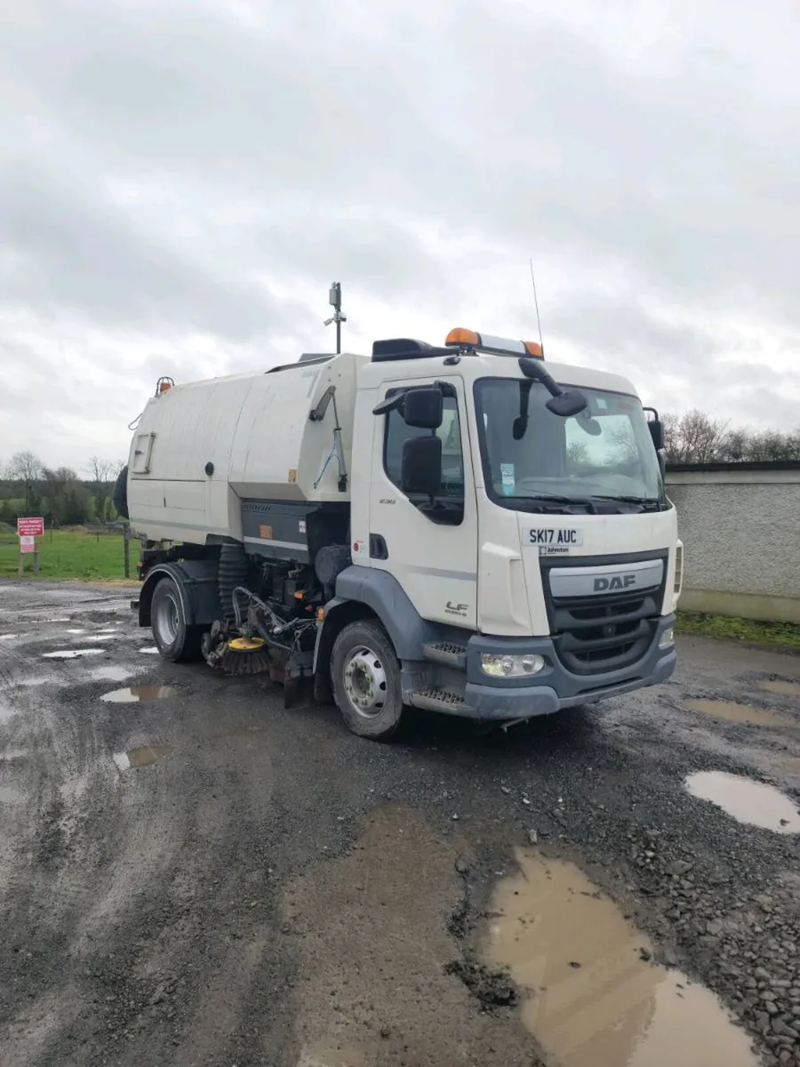 2017 DAF Johnston Road Sweeper - Image 4