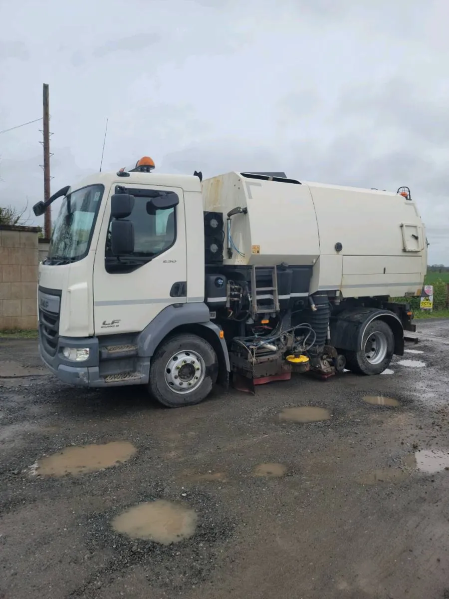 2017 DAF Johnston Road Sweeper - Image 1
