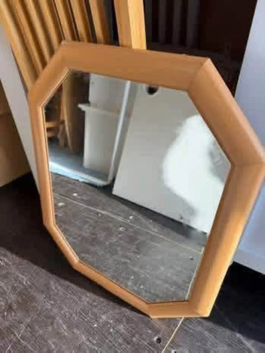 Wall mirror