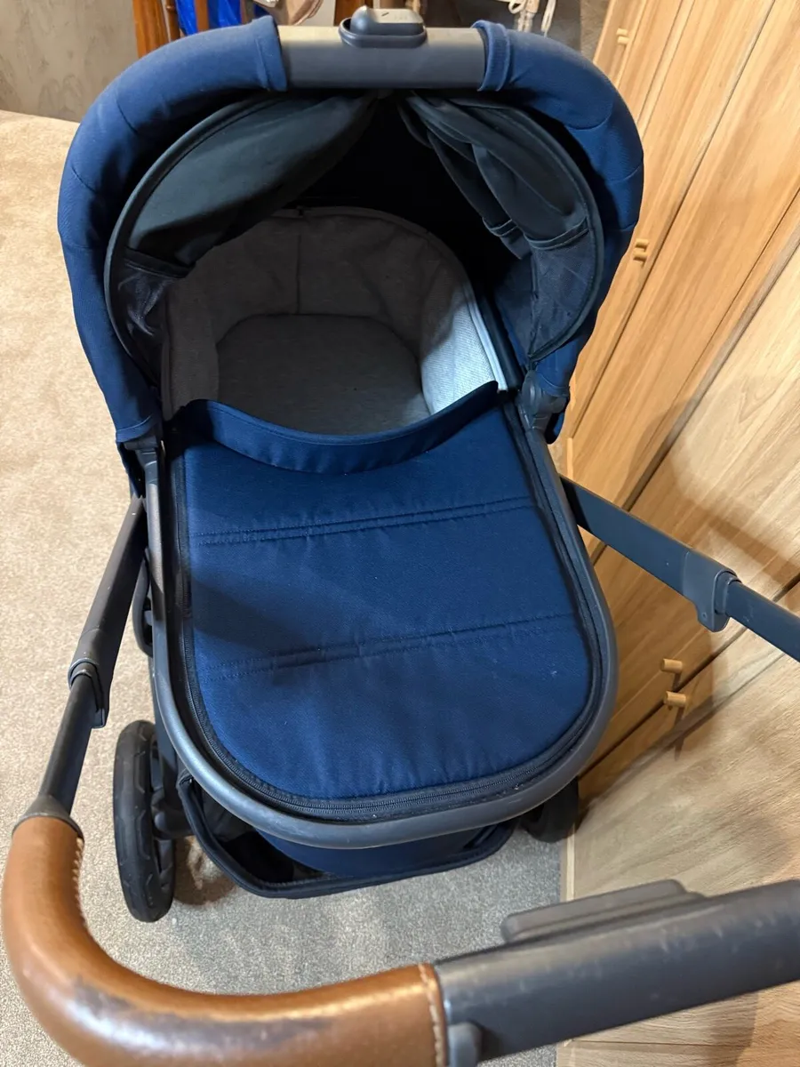 Uppababy Vista V2 Noa Navy Leather Trim - Image 2