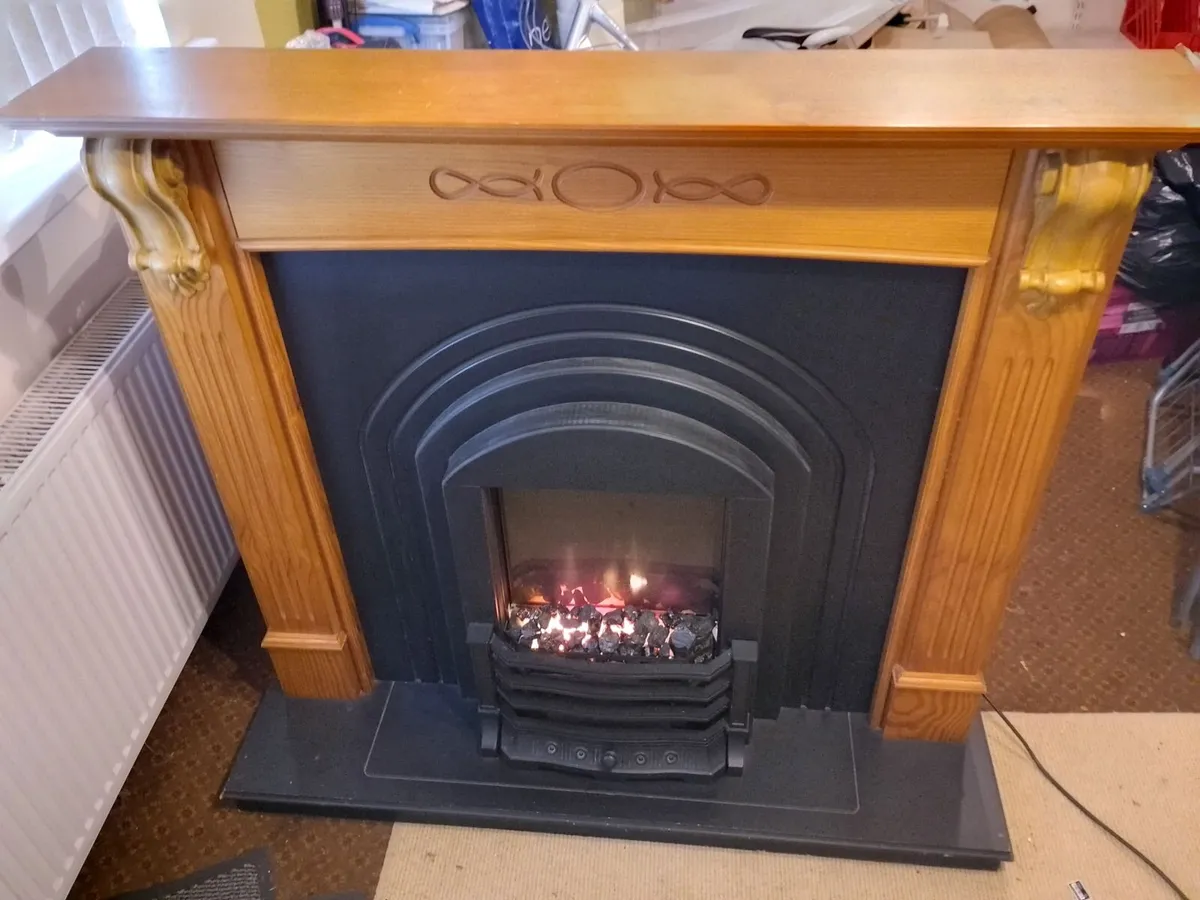 Electric Fire with wooden Surround