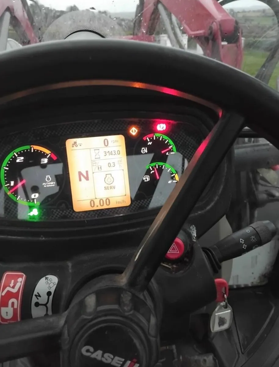 2018 Case Farmall 115C and loader - Image 4