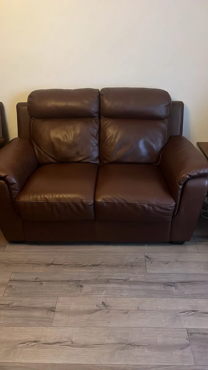 Leather 3 + 2 couch - Image 4