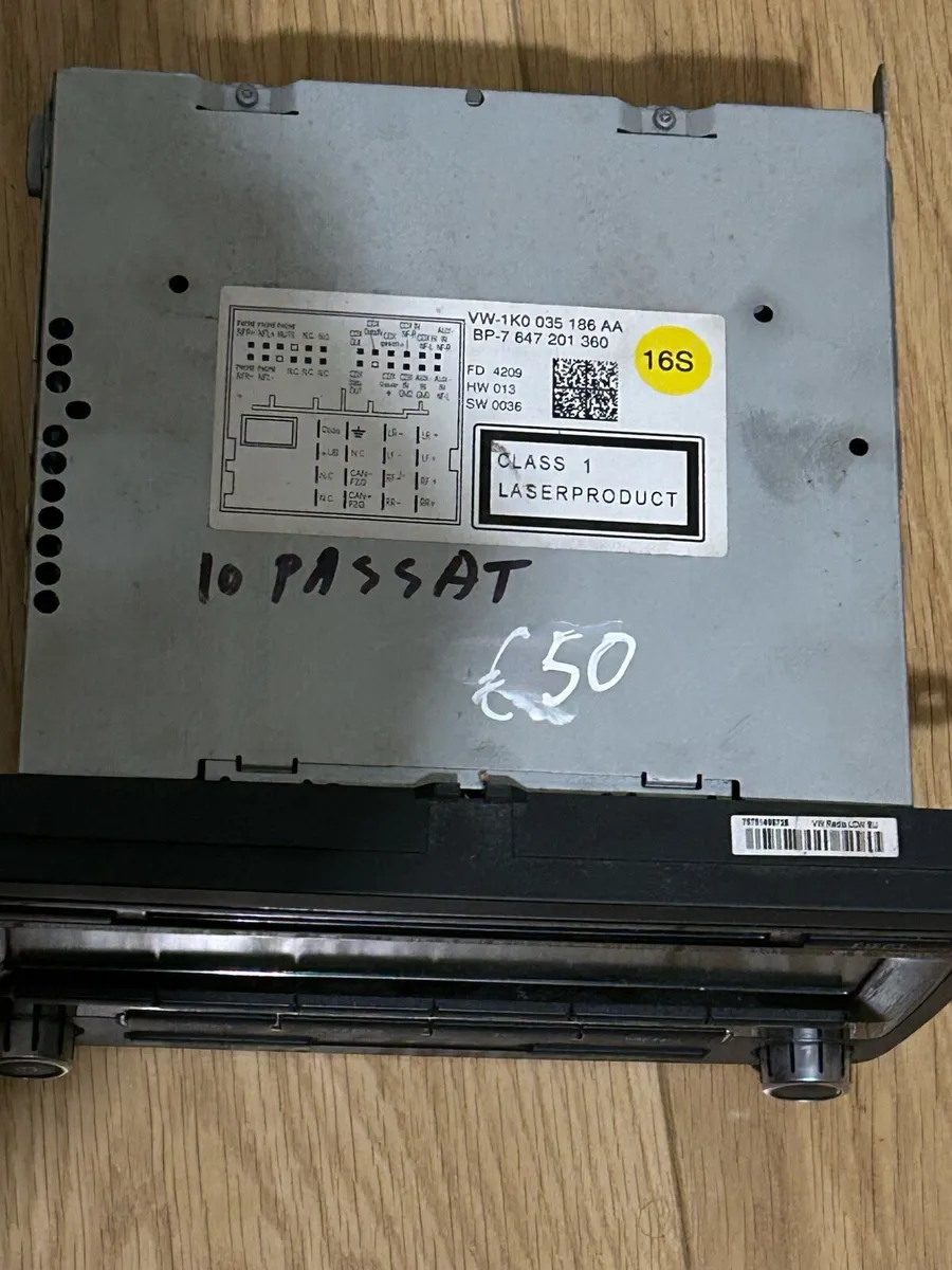 Radio CD player 2010 passat - Image 2
