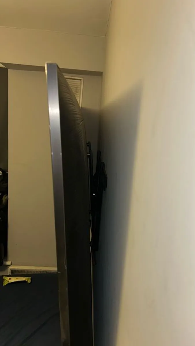 75" Samsung smart TV - Image 3