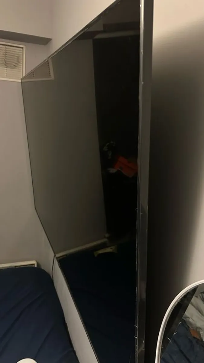 75" Samsung smart TV - Image 2