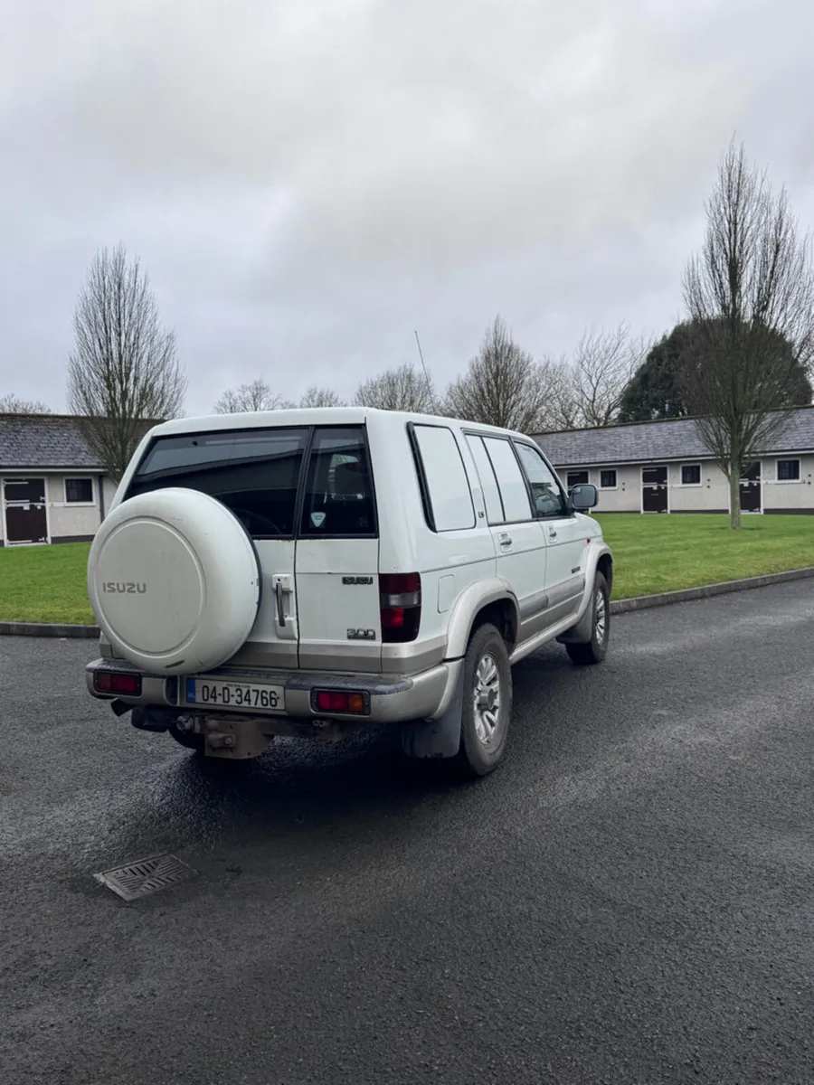 Isuzu Trooper - Image 3