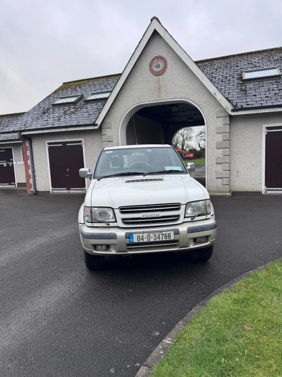 Isuzu Trooper - Image 4