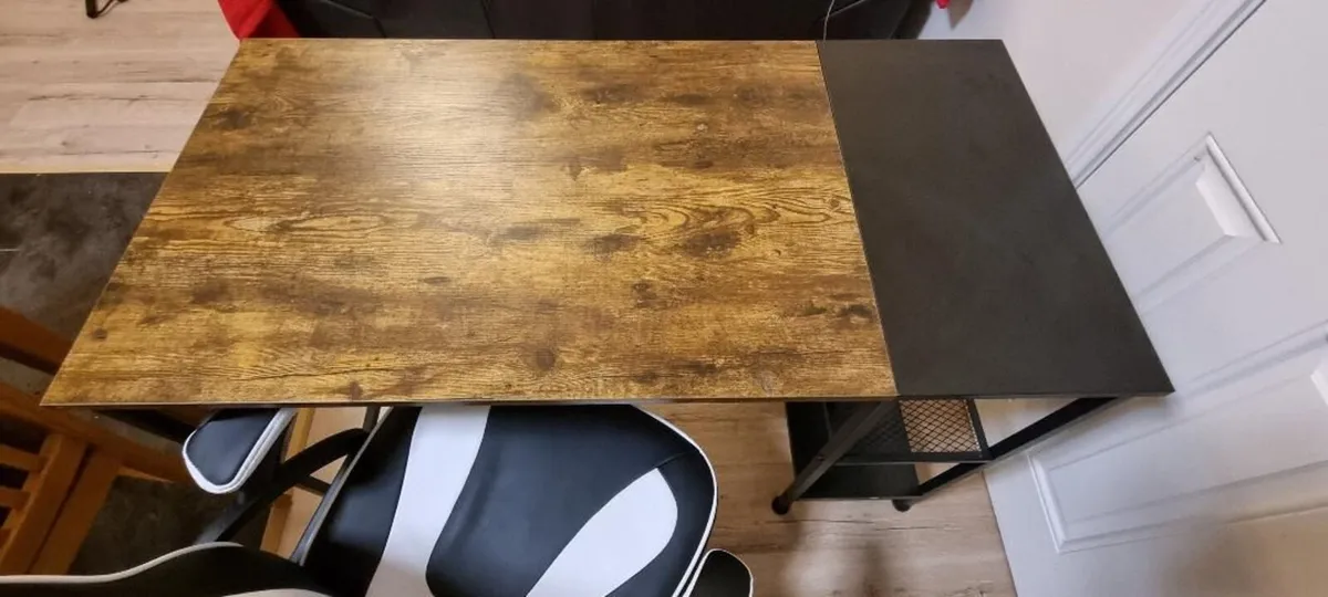 Home Office Desk in Excellent Condition - Image 3