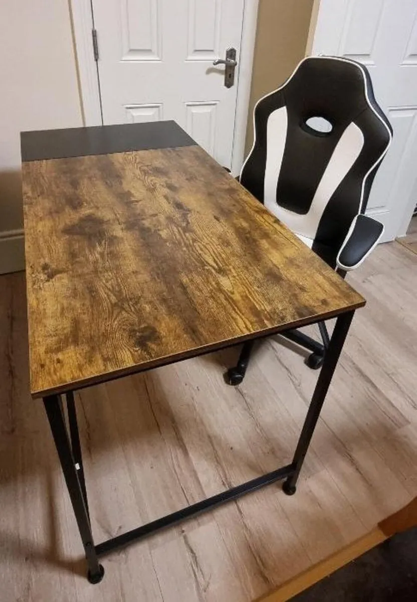 Home Office Desk in Excellent Condition - Image 1