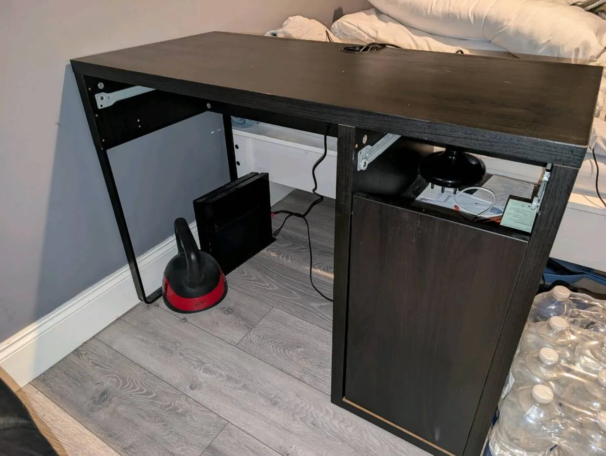 Desk and chair - Image 3