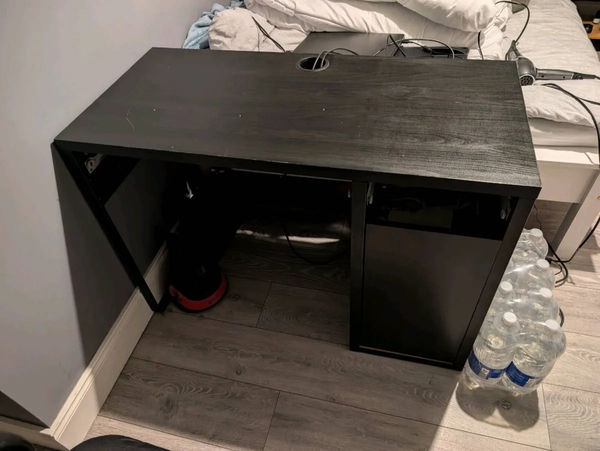 Desk and chair - Image 4