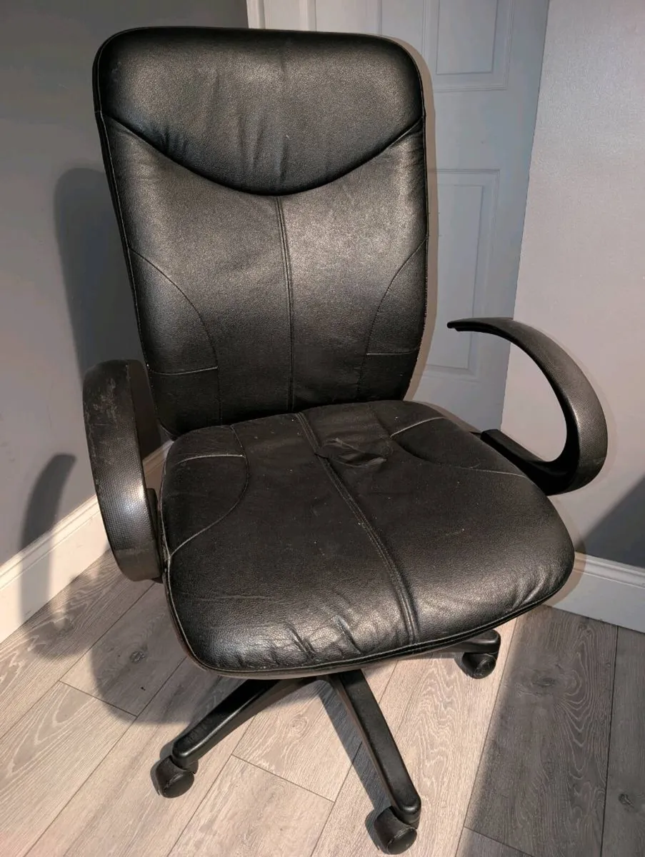 Desk and chair - Image 2