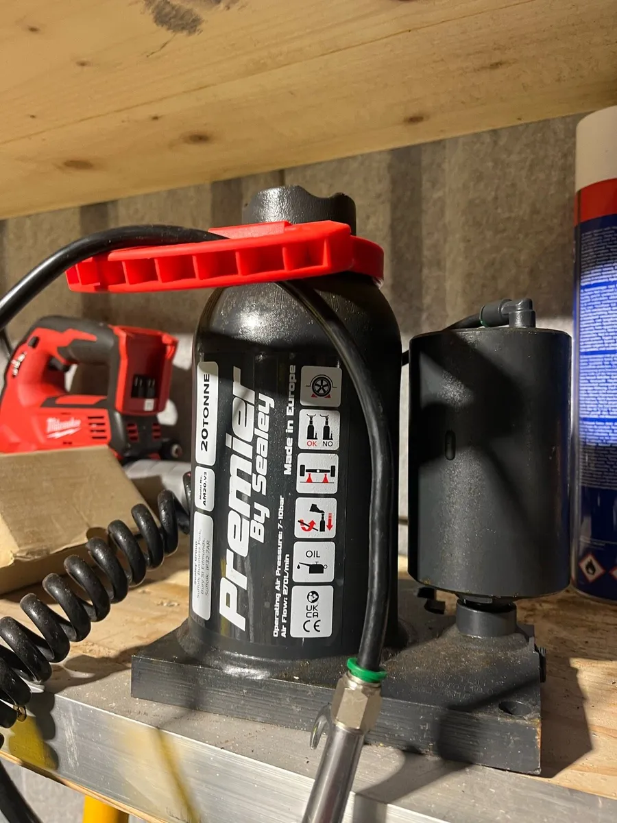 Bottle Jack - Image 1