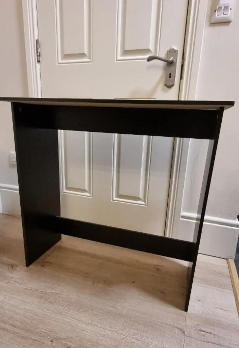 Small Home Office Desk in very good condition - Image 3