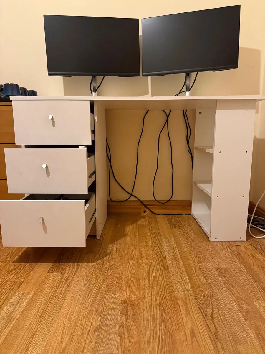 White office desk - Image 2