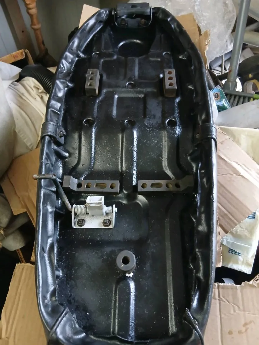 Honda 90 cub seat /exhaust - Image 2