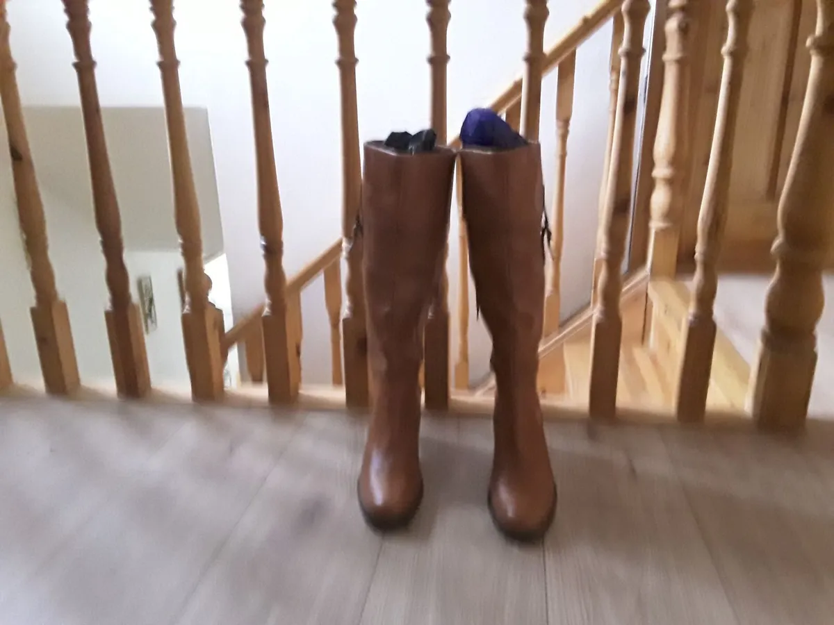 Ladies long zipped high heel new boots size 7 - Image 4