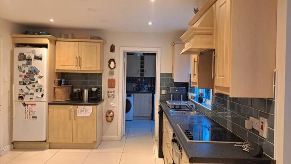 Kitchen Cabinets - Image 3