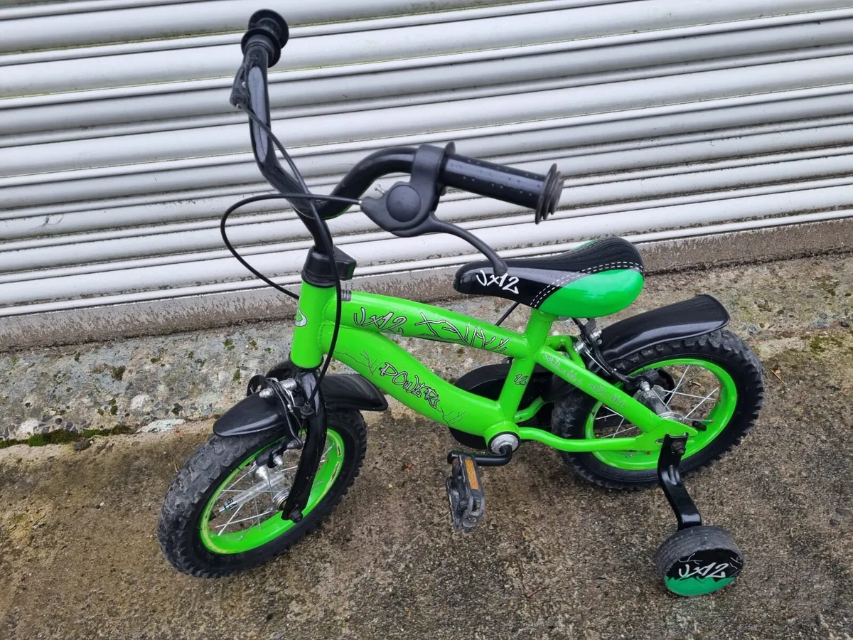 12" bike with stabilizes - Image 1