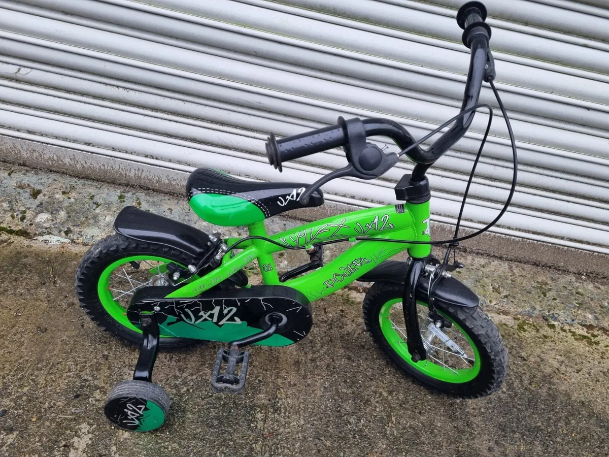 12" bike with stabilizes - Image 3