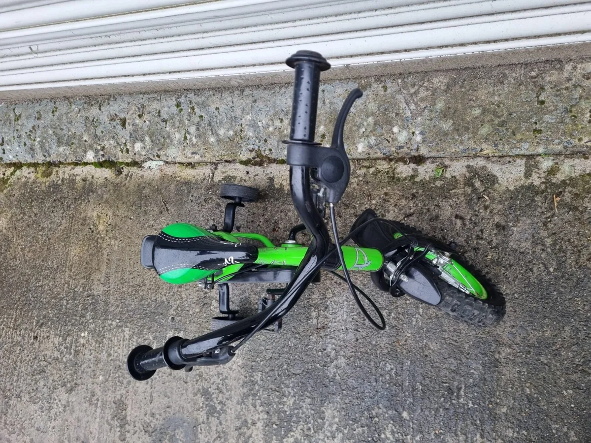 12" bike with stabilizes - Image 4