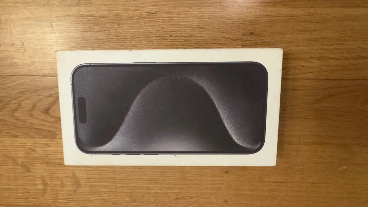 IPhone 15 pro 128g - Image 1