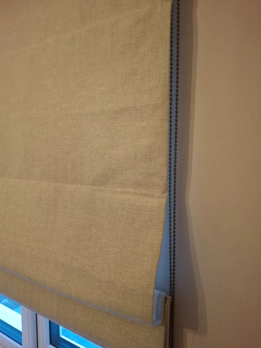 2 ROMAN BLINDS FROM HILLARYS (OFF WHITE) - Image 2