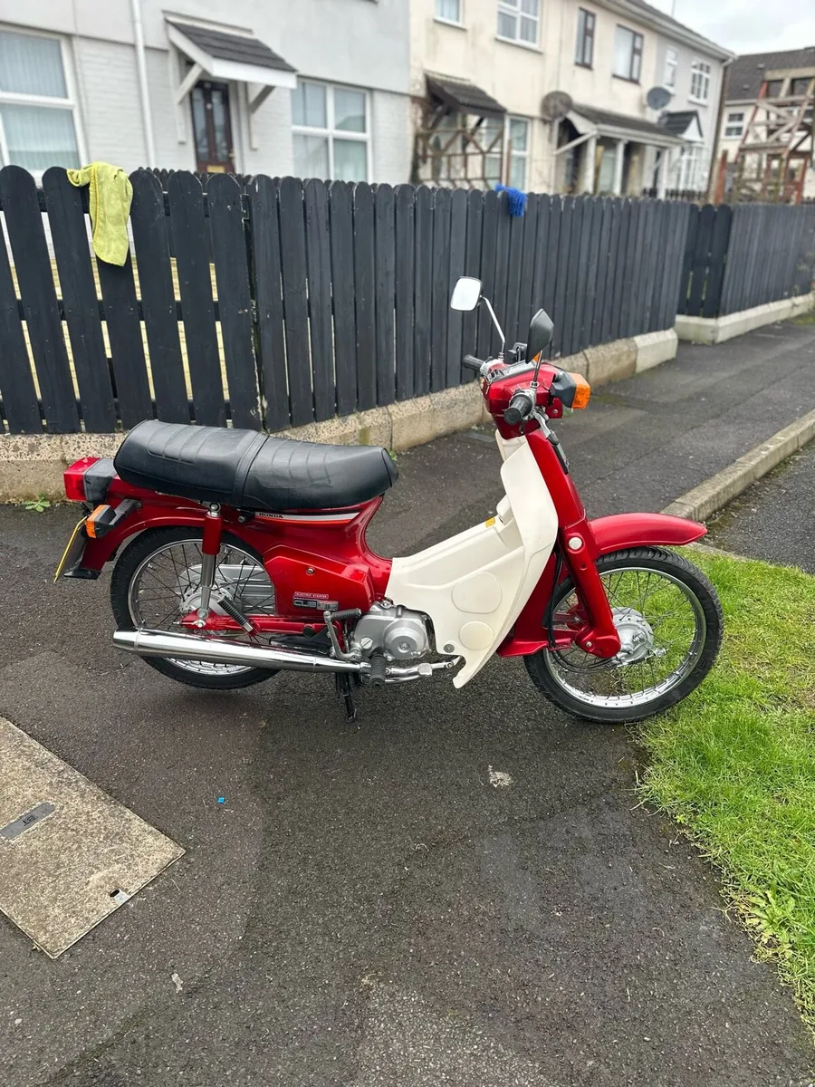 2001 Honda C90 Cub - Image 2