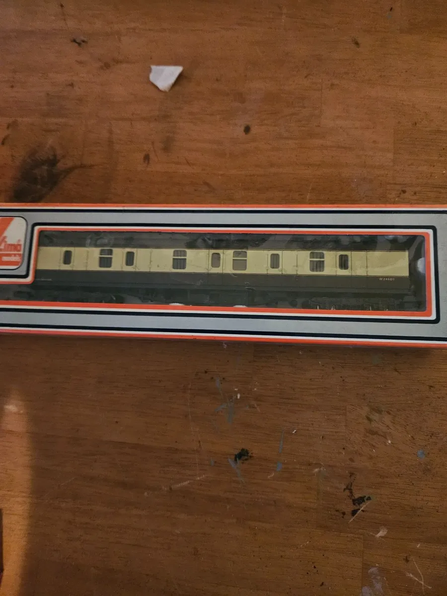 Hornby Lima OO Gauge Carraige - Image 2