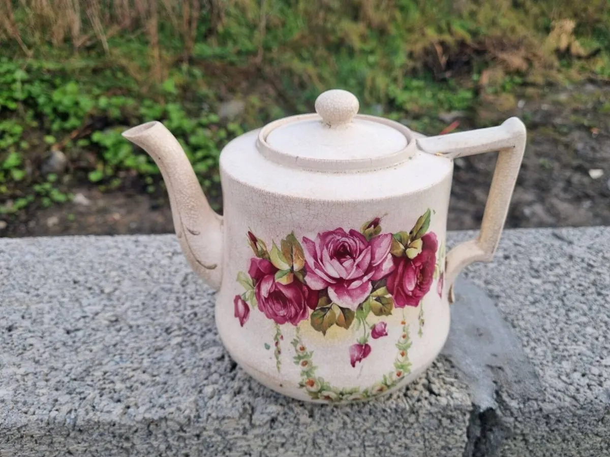 Very old Victorian tea pot in perfect condition - Image 1