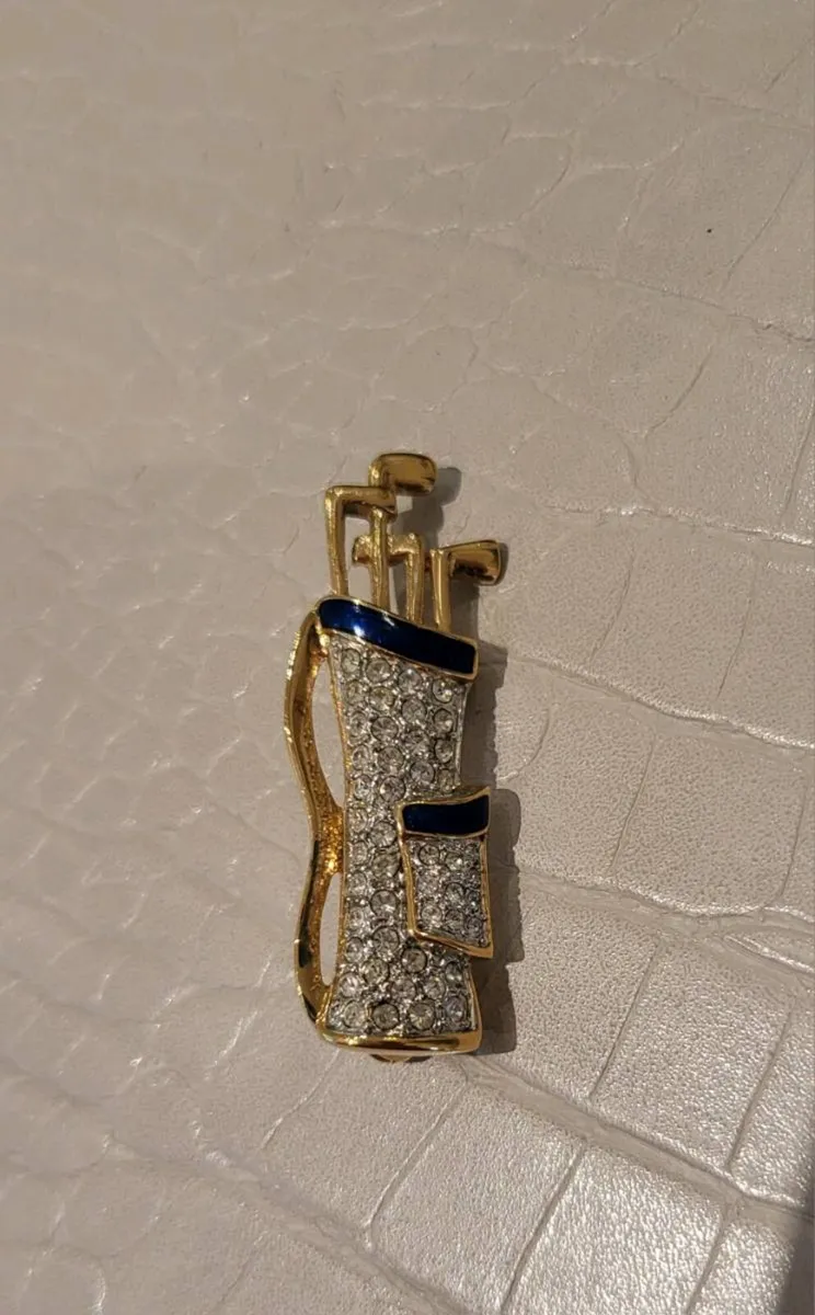 Golf brooch, - Image 1