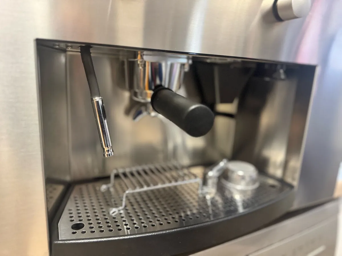 AEG COFFEE MACHINE WITH ACCESSORIES DRAWER - Image 4