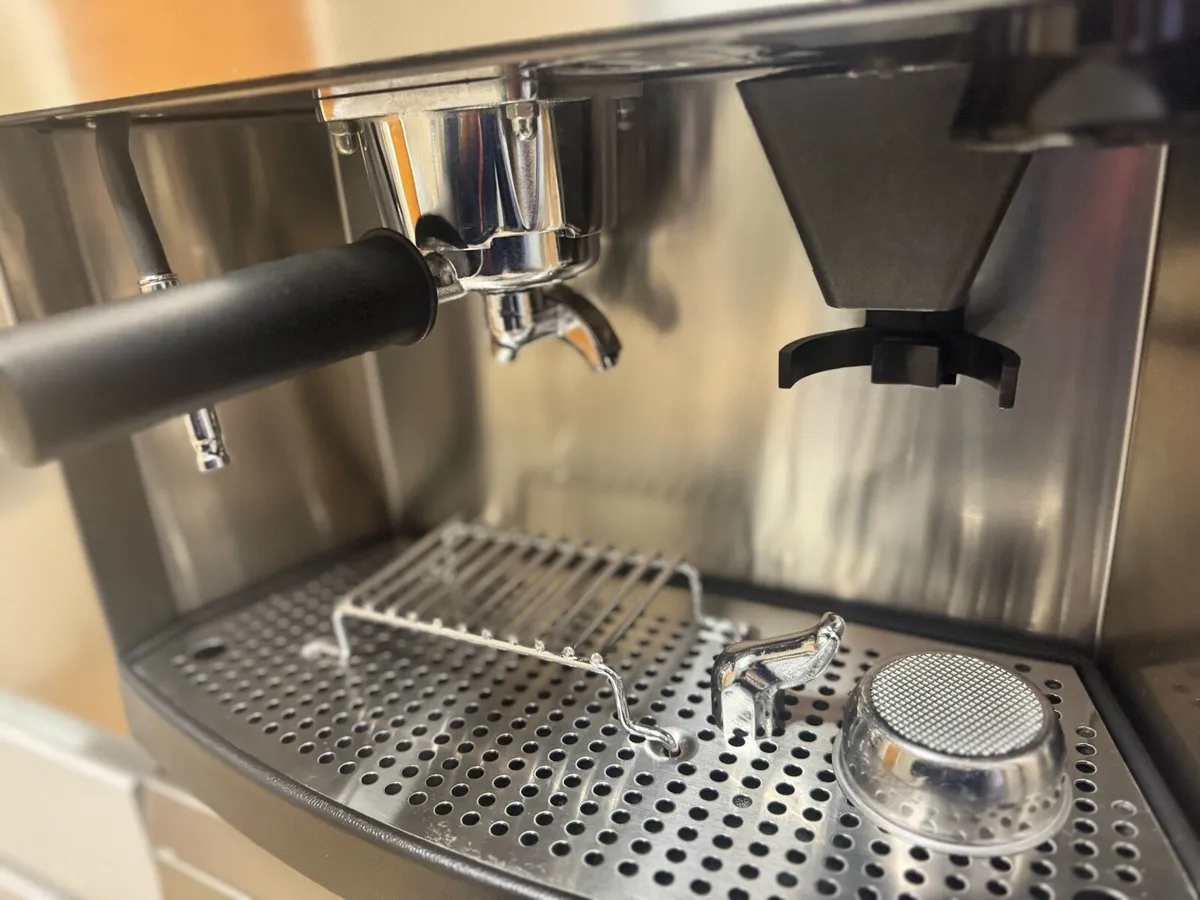 AEG COFFEE MACHINE WITH ACCESSORIES DRAWER - Image 3