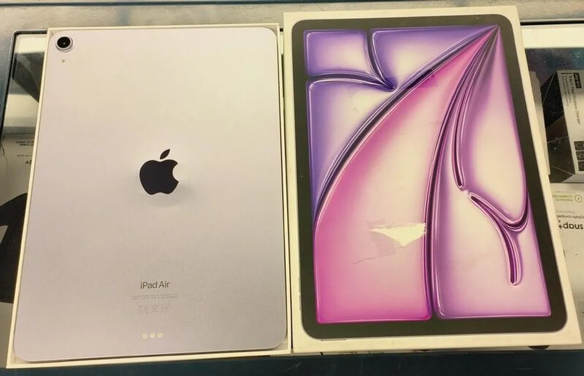 Apple iPad Air 11" M2 128GB Wi-Fi |Little Use | 100% Battery | 2 Cycle - Image 2