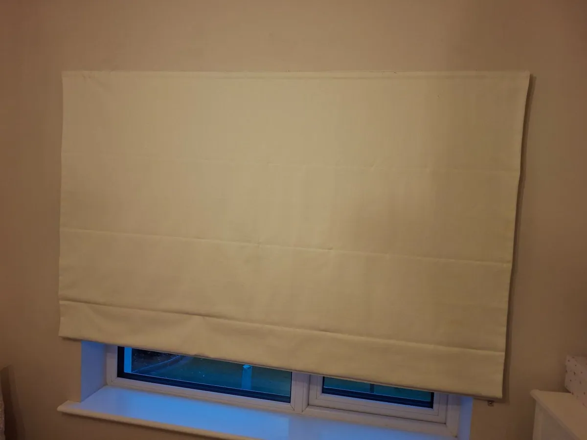 2 ROMAN BLINDS FROM HILLARYS (OFF WHITE) - Image 4
