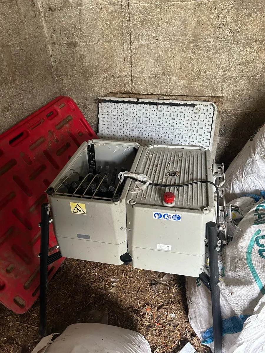 Turkey shackles  , slaughtering gear - Image 3