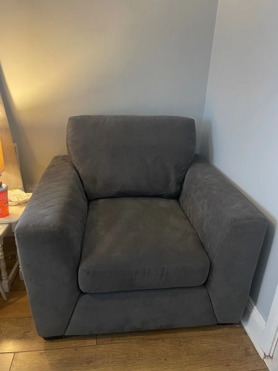 Dfs L shape sofa set - Image 2