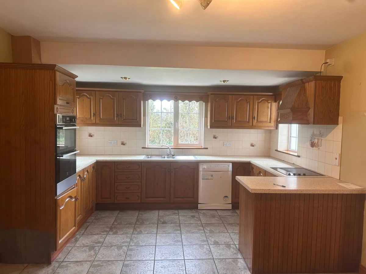 KITCHEN FOR SALE/ORIGNAL HARD WOOD - Image 1