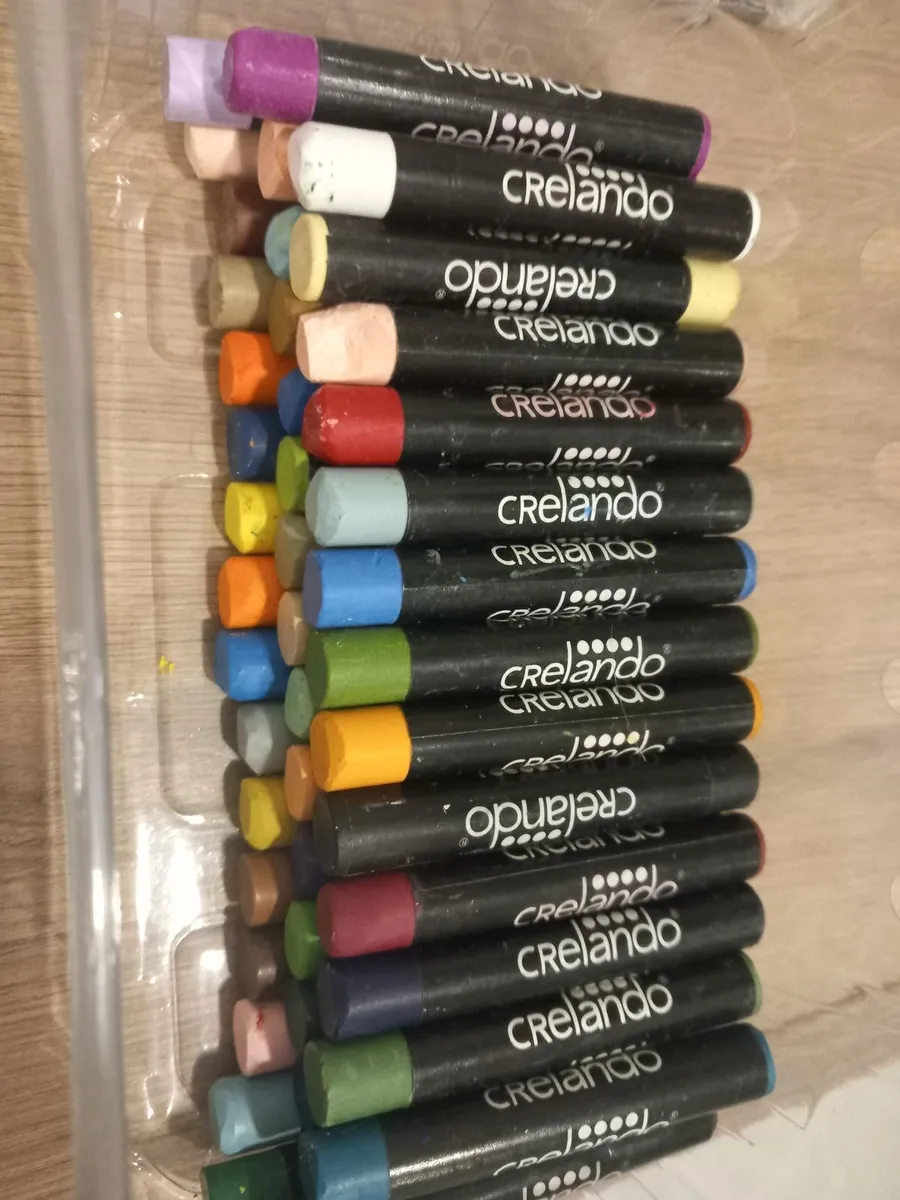 Crayons, colours, twistables - Image 1