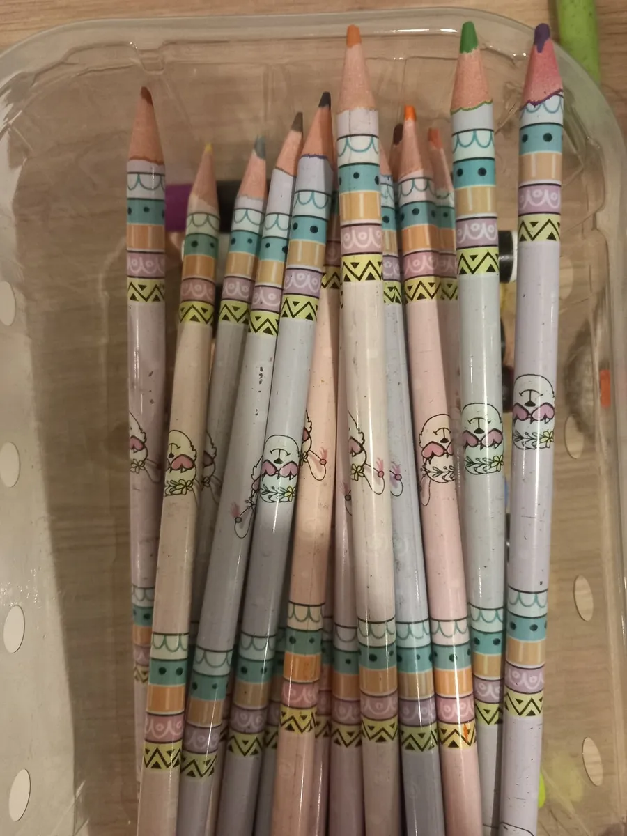 Crayons, colours, twistables - Image 3