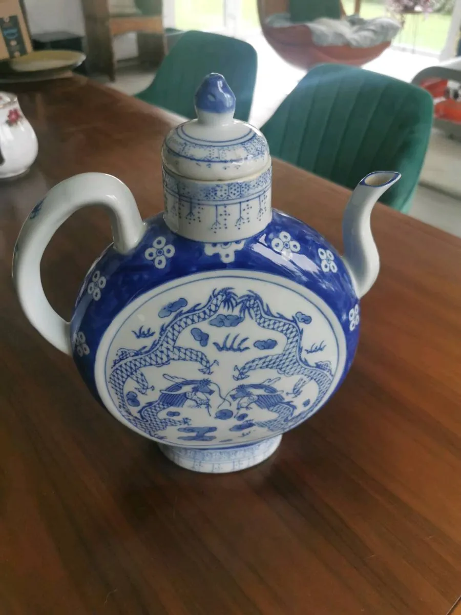 Chinese Quinlong Porcelain Teapot - Image 1