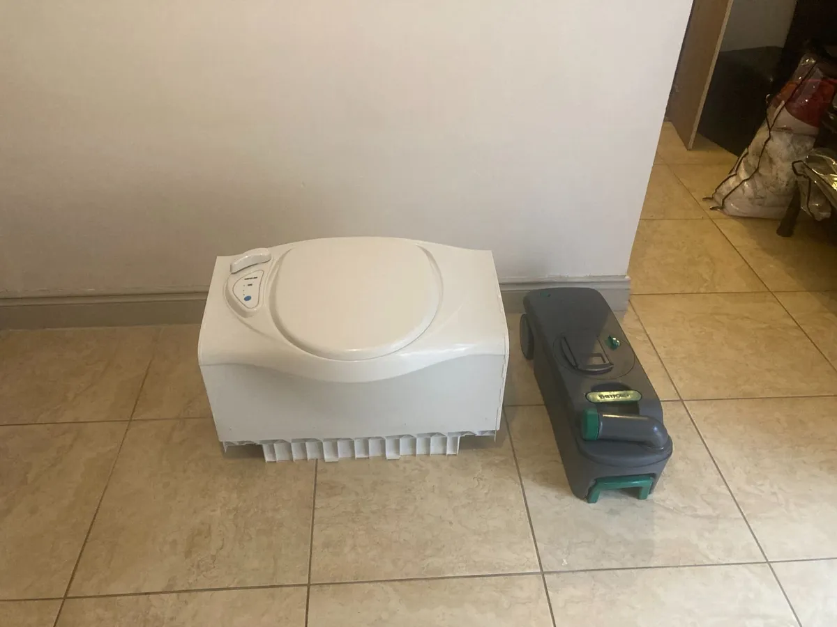 Thetford C402 Caravan Motorhome Cassette Toilet - Image 1